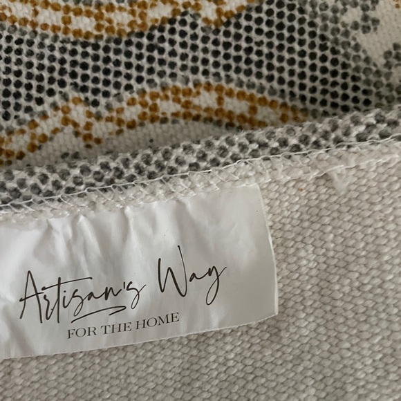 Table Runner - Picture 2 of 4